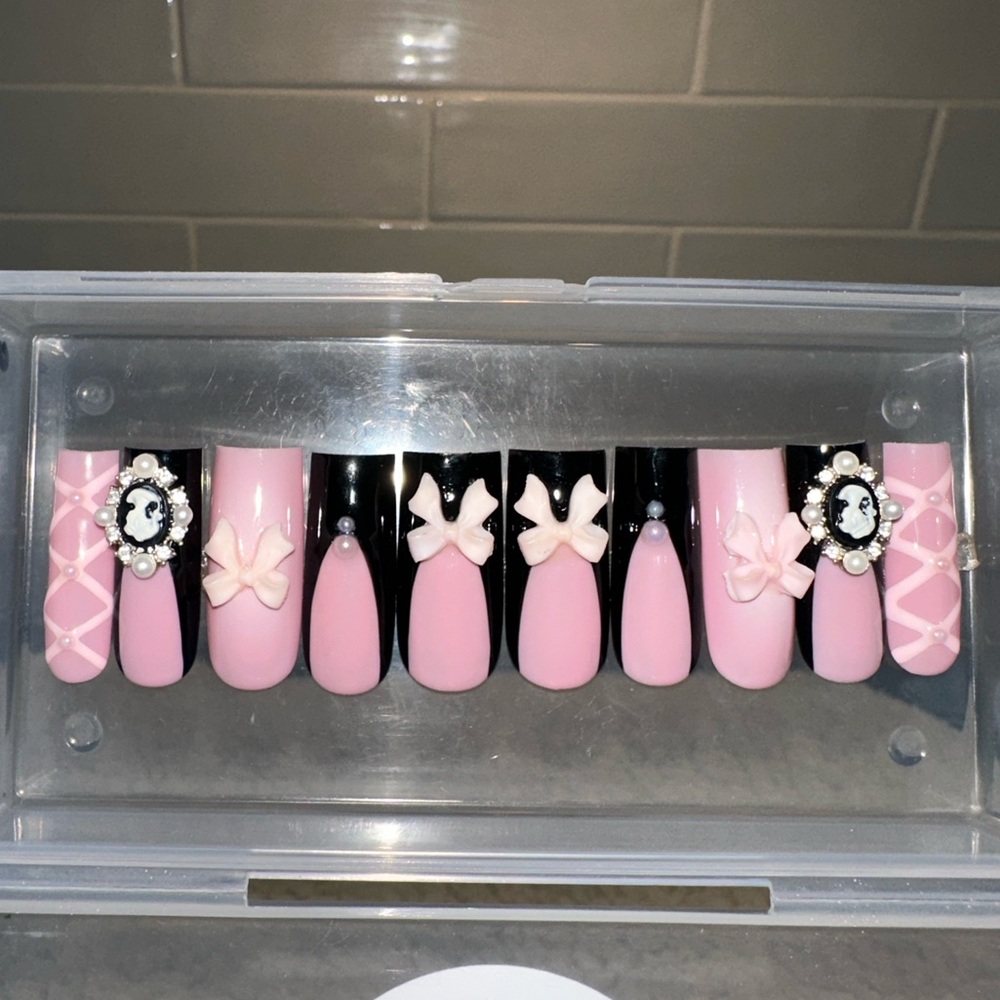 Pink and Black Nail Set w/ Bows & Cameo